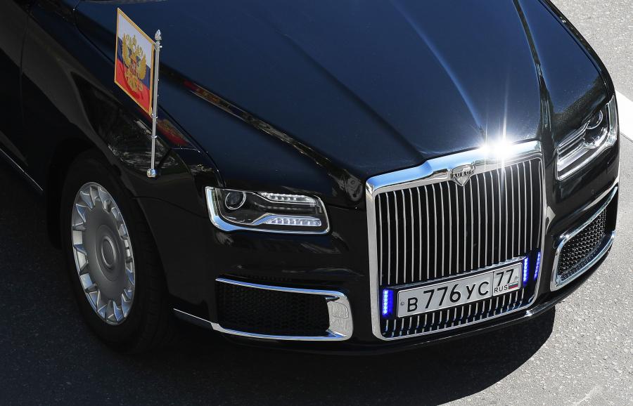 Детали экстерьера Aurus Senat Limousine (41231SB) 2018 года  (фото 3 из 16)